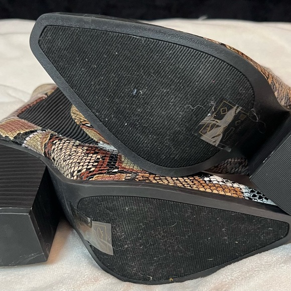 Almost new snakeskin look boots size 9. - Picture 3 of 3